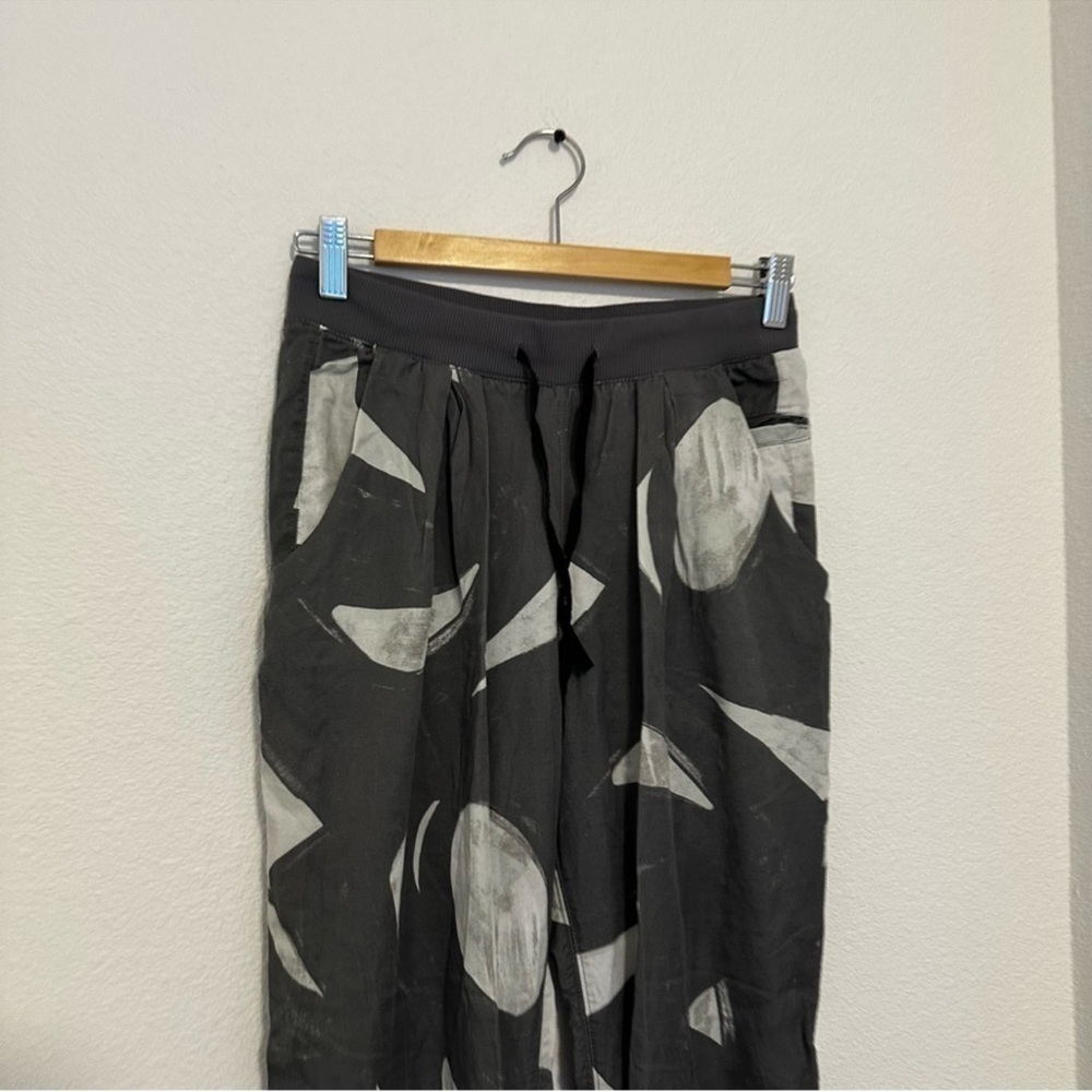 Lululemon City Joggers White Slate Gray Printed Size 4 Women’s Elastic Waist - Picture 3 of 11